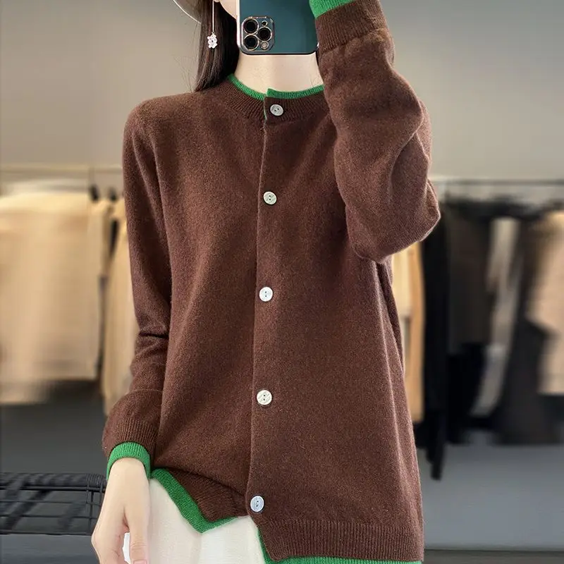 Французский вязаный кардиган с длинными рукавами и цветными блоками для женщин, короткая куртка, утепленный теплый свитер, модный короткий свитер
Французский вязаный кардиган с длинными рукавами и цветными блоками для женщин, короткая куртка, утепленный теплый свитер, модный короткий свитер