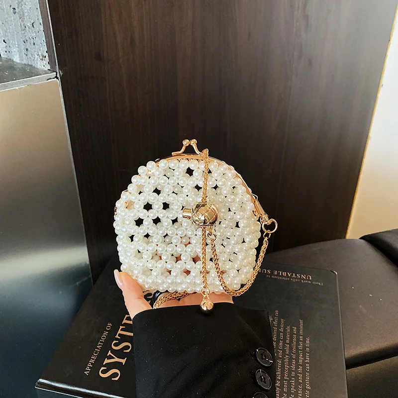 Round Pearl Beaded Evening Bag Women Mini Chain Crossbody Purse Kiss Lock Light Luxury Style Temperament One Shoulder Bag
Round Pearl Beaded Evening Bag Women Mini Chain Crossbody Purse Kiss Lock Light Luxury Style Temperament One Shoulder Bag