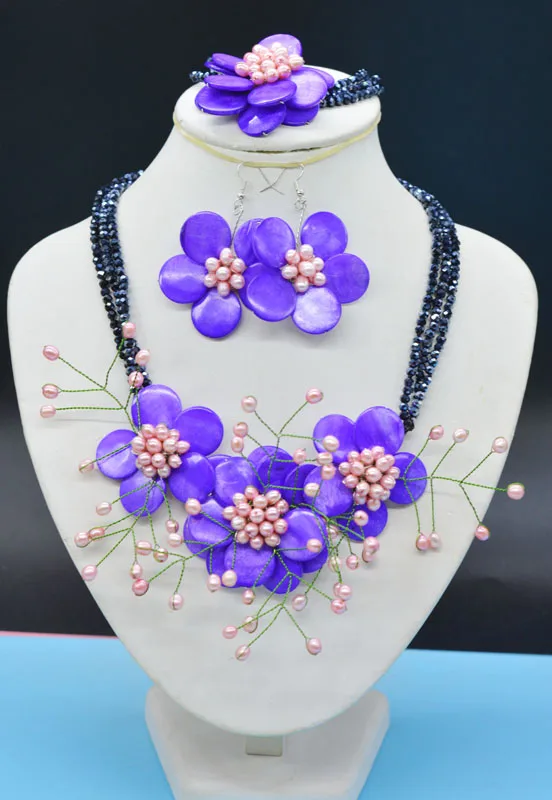 Amazingly beautiful. Natural pearl. shell. Crystal flower necklace. Bracelet. earring. Beautiful bride wedding jewelry
Amazingly beautiful. Natural pearl. shell. Crystal flower necklace. Bracelet. earring. Beautiful bride wedding jewelry