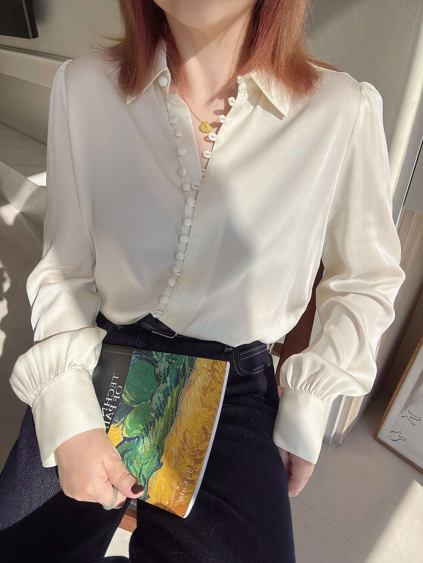 Шелковая блузка с длинным рукавом из двойного атласа, свободного кроя, женская, премиум-качество, на пуговицах
Шелковая блузка с длинным рукавом из двойного атласа, свободного кроя, женская, премиум-качество, на пуговицах