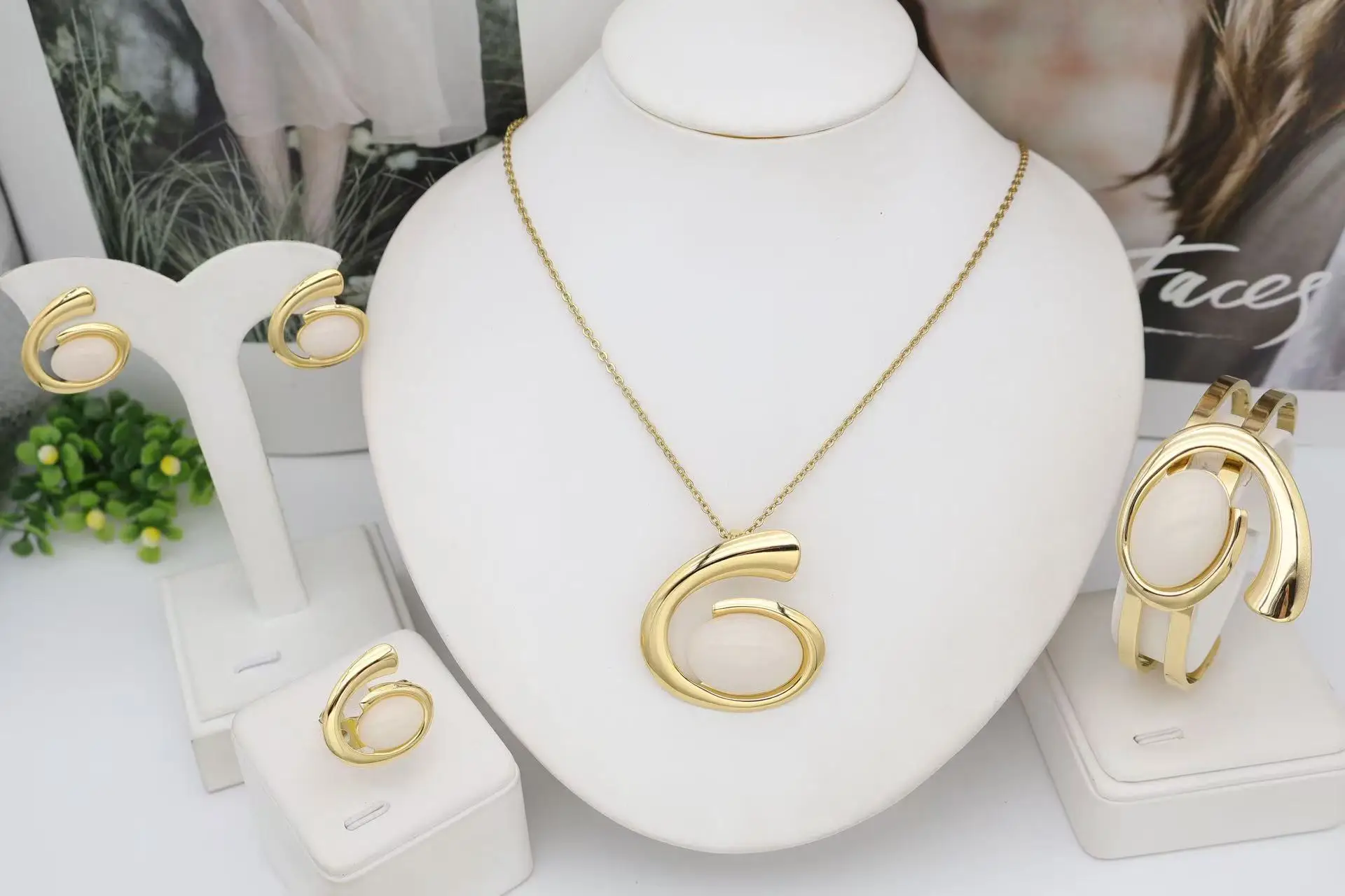 TITI 4PCS Multicolor Round Cubic Zirconia Stainless Steel Jewelry Sets for Women Earrings Necklace Rings Fashion Elegant Jewelry
TITI 4PCS Multicolor Round Cubic Zirconia Stainless Steel Jewelry Sets for Women Earrings Necklace Rings Fashion Elegant Jewelry