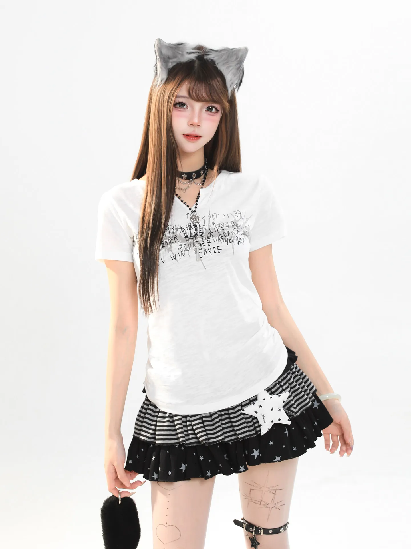 American Hot Girl Style V-neck Letter Print Short Sleeve T-shirt Women's Slim Fit Waist-cinching Casual Anti-aging Top
American Hot Girl Style V-neck Letter Print Short Sleeve T-shirt Women's Slim Fit Waist-cinching Casual Anti-aging Top