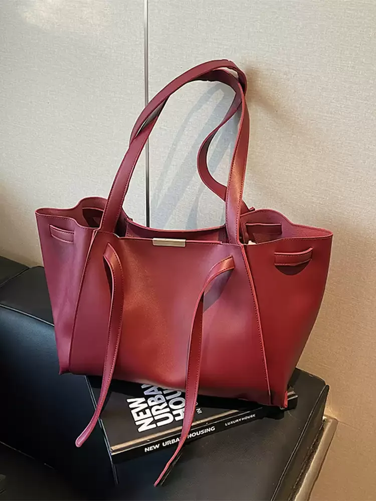 High End Burgundy Shoulder Bag for Women Large Capacity Commuting Tote Bags 2025 New Trend PU Leather Handbags
High End Burgundy Shoulder Bag for Women Large Capacity Commuting Tote Bags 2025 New Trend PU Leather Handbags