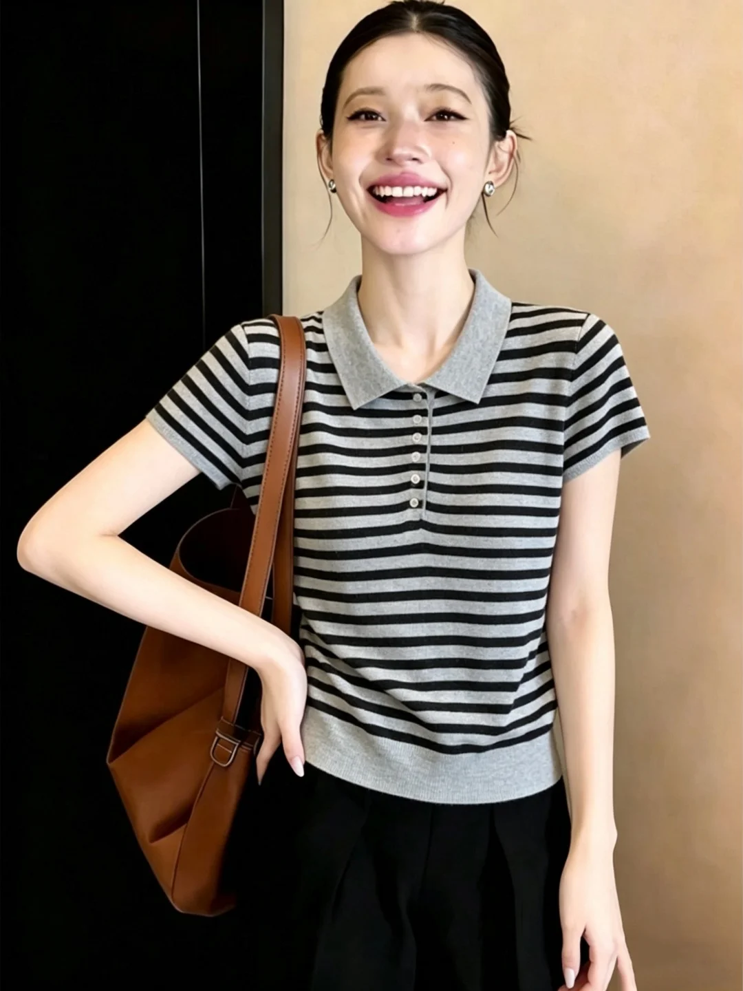 Luxury Women's Grey Stripe Neck Ice Silk Knitted Short Sleeve T-Shirt Summer Slim Fit Top Straight Tube Style Casual Wear
Luxury Women's Grey Stripe Neck Ice Silk Knitted Short Sleeve T-Shirt Summer Slim Fit Top Straight Tube Style Casual Wear