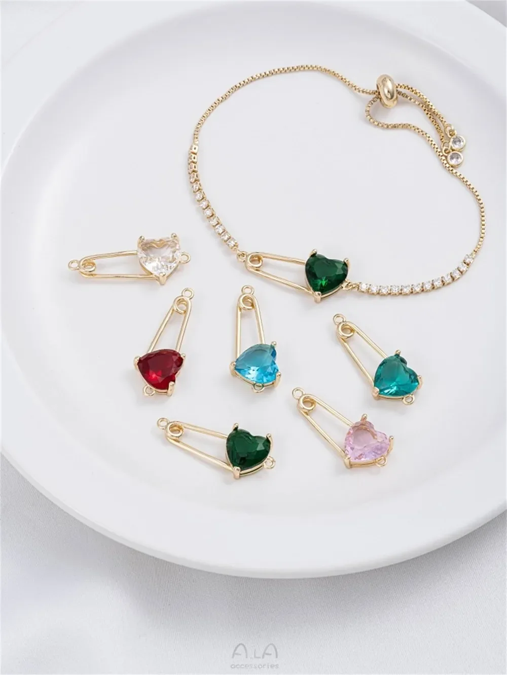 14K Gold Vermetic Peach Heart-shaped Crystal Zircon Pins Double Hanging Handmade DIY Bracelets Necklaces Earrings Accessories
14K Gold Vermetic Peach Heart-shaped Crystal Zircon Pins Double Hanging Handmade DIY Bracelets Necklaces Earrings Accessories