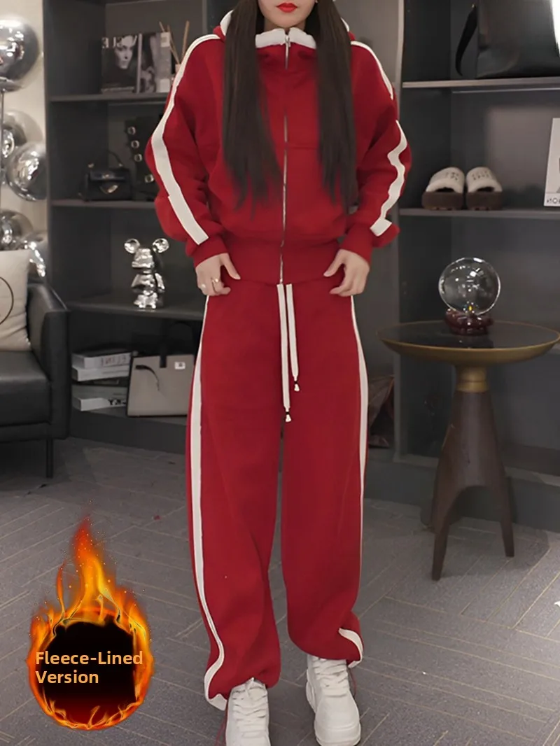 Fashionable Thickened Fleece Winter Sportswear Set Women's Red Jacket Top Wide Leg Pants Two-Piece Casual Sportswear Ensemble
Fashionable Thickened Fleece Winter Sportswear Set Women's Red Jacket Top Wide Leg Pants Two-Piece Casual Sportswear Ensemble