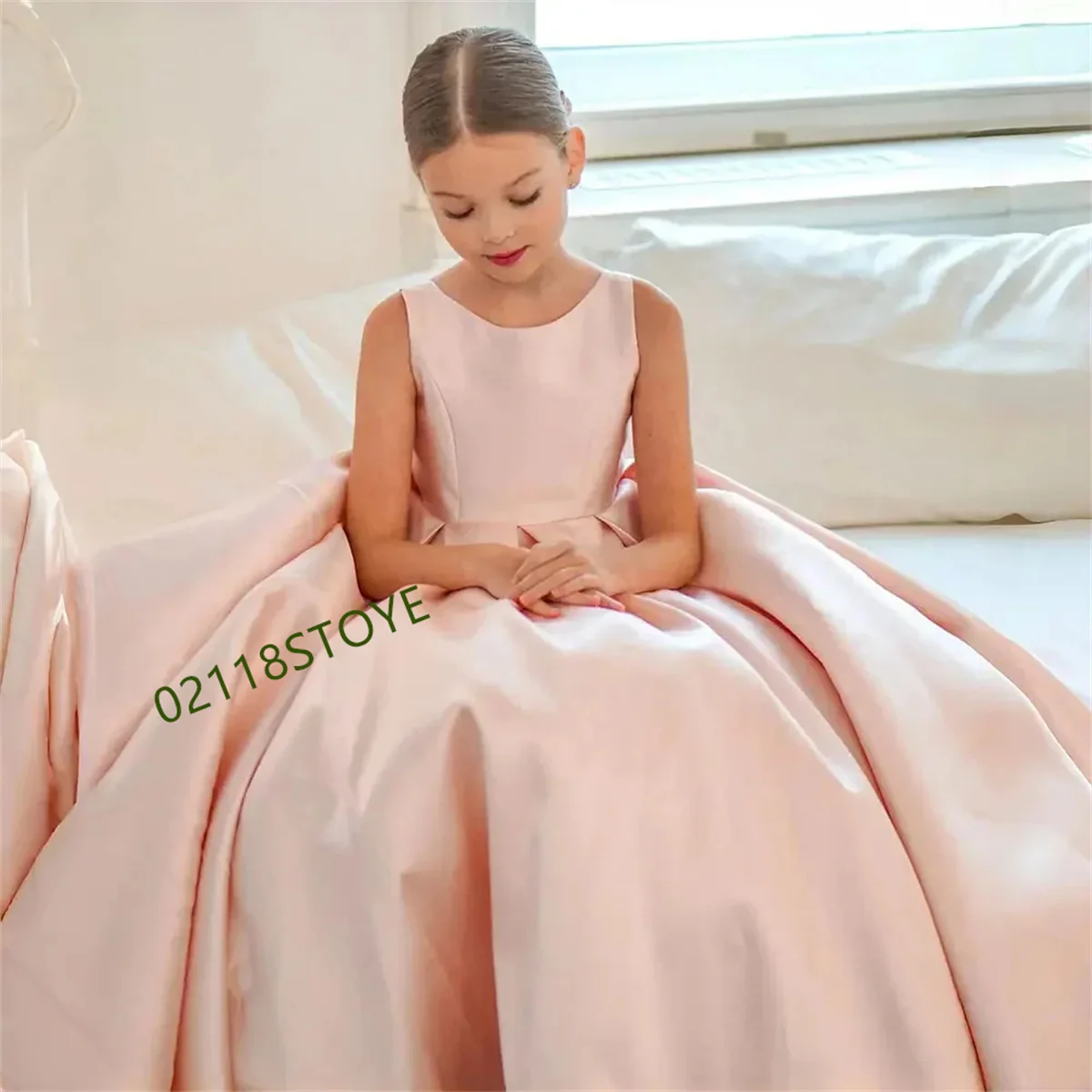 Elegant Flower Girl Dress For Wedding Satin Sleeveless V-back With Bow Princess Child First Eucharistic Birthday Party Dresses
Elegant Flower Girl Dress For Wedding Satin Sleeveless V-back With Bow Princess Child First Eucharistic Birthday Party Dresses