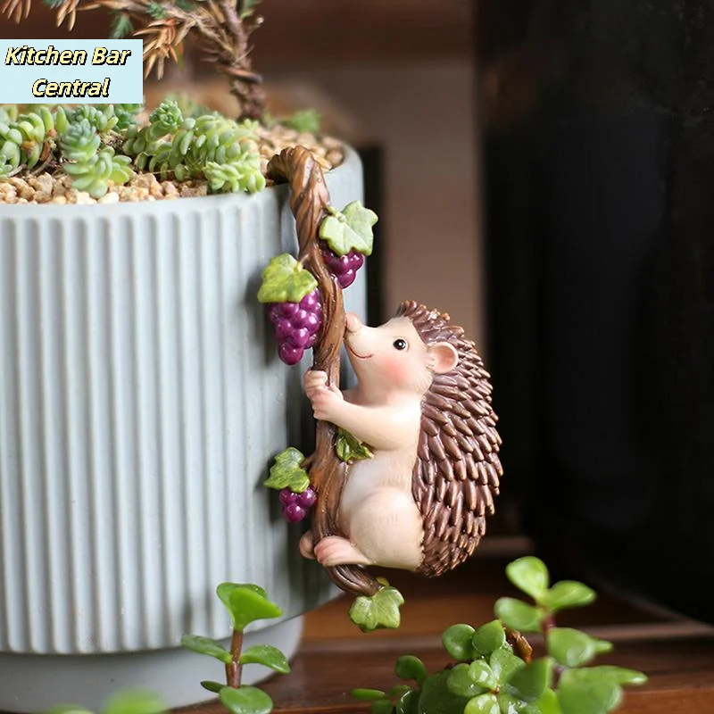 【Cute Climbing Hedgehog Figurine Flower Pot Resin Hanging Hedgehog Statue Outdoor Patio Lawn Decor Fence Ornaments】
【Cute Climbing Hedgehog Figurine Flower Pot Resin Hanging Hedgehog Statue Outdoor Patio Lawn Decor Fence Ornaments】