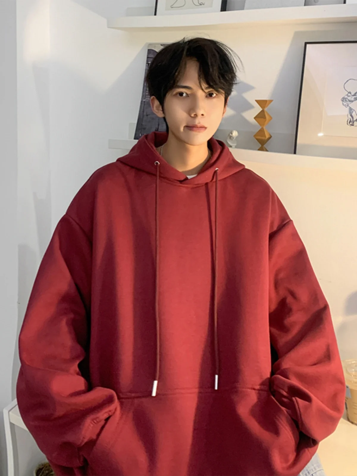 Свободная повседневная толстовка с капюшоном для мужчин, весна-осень 2024, новинка, модный брендовый топ с принтом для подростков, винно-красный цвет, удобная верхняя одежда
Свободная повседневная толстовка с капюшоном для мужчин, весна-осень 2024, новинка, модный брендовый топ с принтом для подростков, винно-красный цвет, удобная верхняя одежда