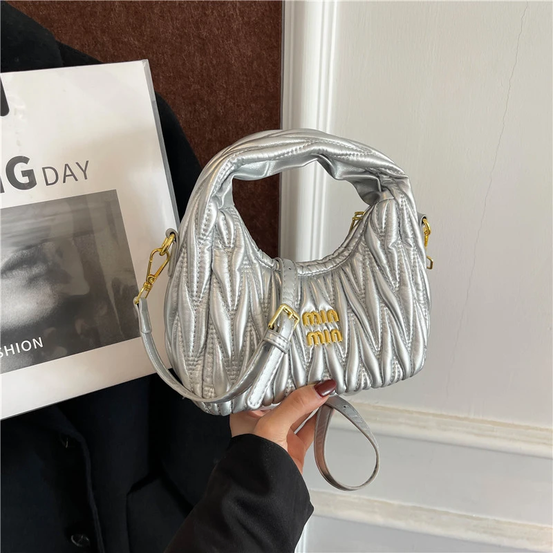 Luxury Original Commuter Classic Diaper Bag Unique Crossbody Handbag For Women Fashionable Textured Leather Tote
Luxury Original Commuter Classic Diaper Bag Unique Crossbody Handbag For Women Fashionable Textured Leather Tote