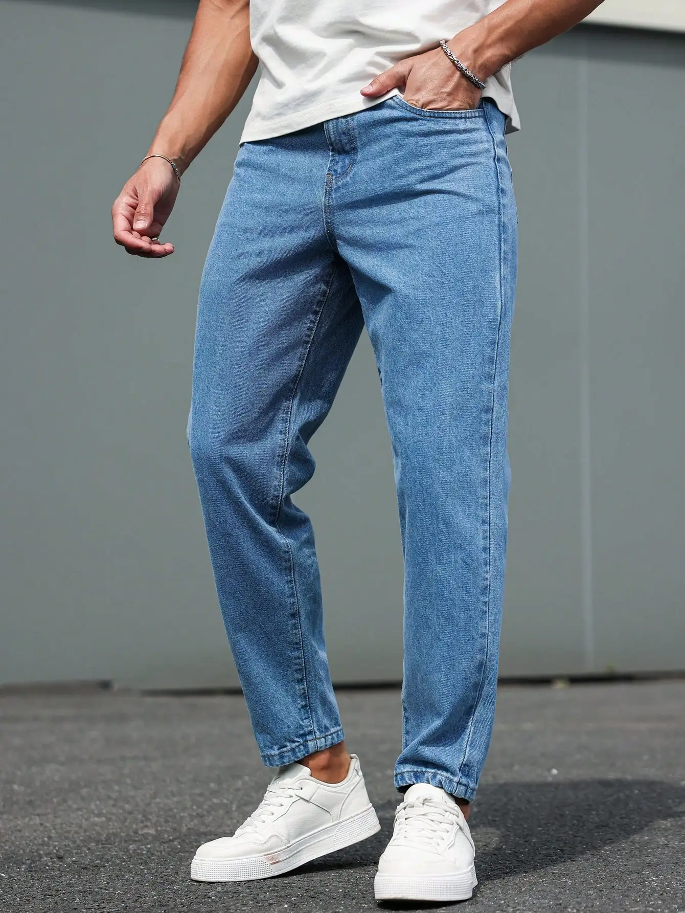Men's jeans for spring and autumn. Pure color and simple style. For daily casual wear. Fashionable and trendy.
Men's jeans for spring and autumn. Pure color and simple style. For daily casual wear. Fashionable and trendy.