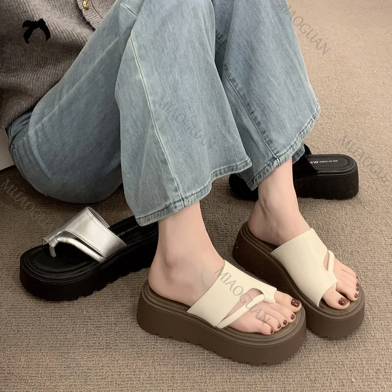 Street Summer Women Thick Bottom Slippers Fashion Clip Toe Height Increase Slide Shoes Ladies Casual Beach Vacation Sandals
Street Summer Women Thick Bottom Slippers Fashion Clip Toe Height Increase Slide Shoes Ladies Casual Beach Vacation Sandals