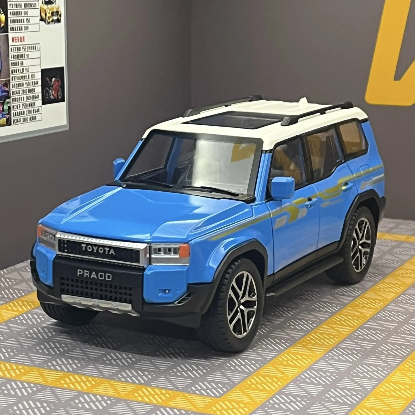 1/24 Toyota 2024 PRADO Land Cruiser Lc250, модель автомобиля из сплава, литая под давлением металлическая игрушка, модель внедорожника, детские подарки
1/24 Toyota 2024 PRADO Land Cruiser Lc250, модель автомобиля из сплава, литая под давлением металлическая игрушка, модель внедорожника, детские подарки