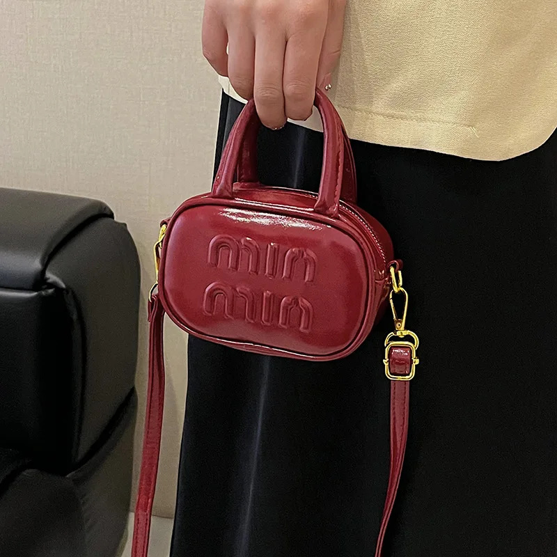 2025 New Women's Stylish Bowling Handbag - Compact Size, Premium Texture, Versatile Shoulder/Crossbody
2025 New Women's Stylish Bowling Handbag - Compact Size, Premium Texture, Versatile Shoulder/Crossbody