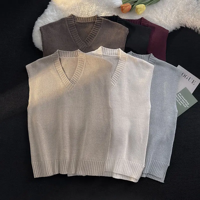 Korean Style Knitted Vest Men's Fashion Solid Casual V-neck Sweater Vest Men Streetwear Loose Vest Knitting Sweaters Mens R115
Korean Style Knitted Vest Men's Fashion Solid Casual V-neck Sweater Vest Men Streetwear Loose Vest Knitting Sweaters Mens R115