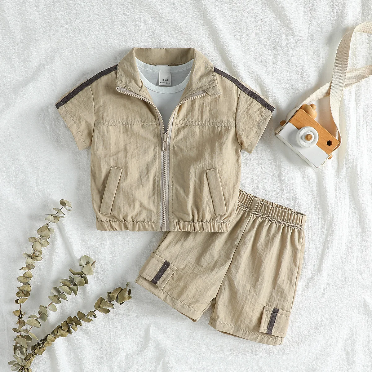 Bbaby Boys For 1-3Y Set 2025 Summer Cool Boys' Zipper Short Sleeve Coat Sports Shorts Kids Clothing Suits Casual Daily Wear
Bbaby Boys For 1-3Y Set 2025 Summer Cool Boys' Zipper Short Sleeve Coat Sports Shorts Kids Clothing Suits Casual Daily Wear