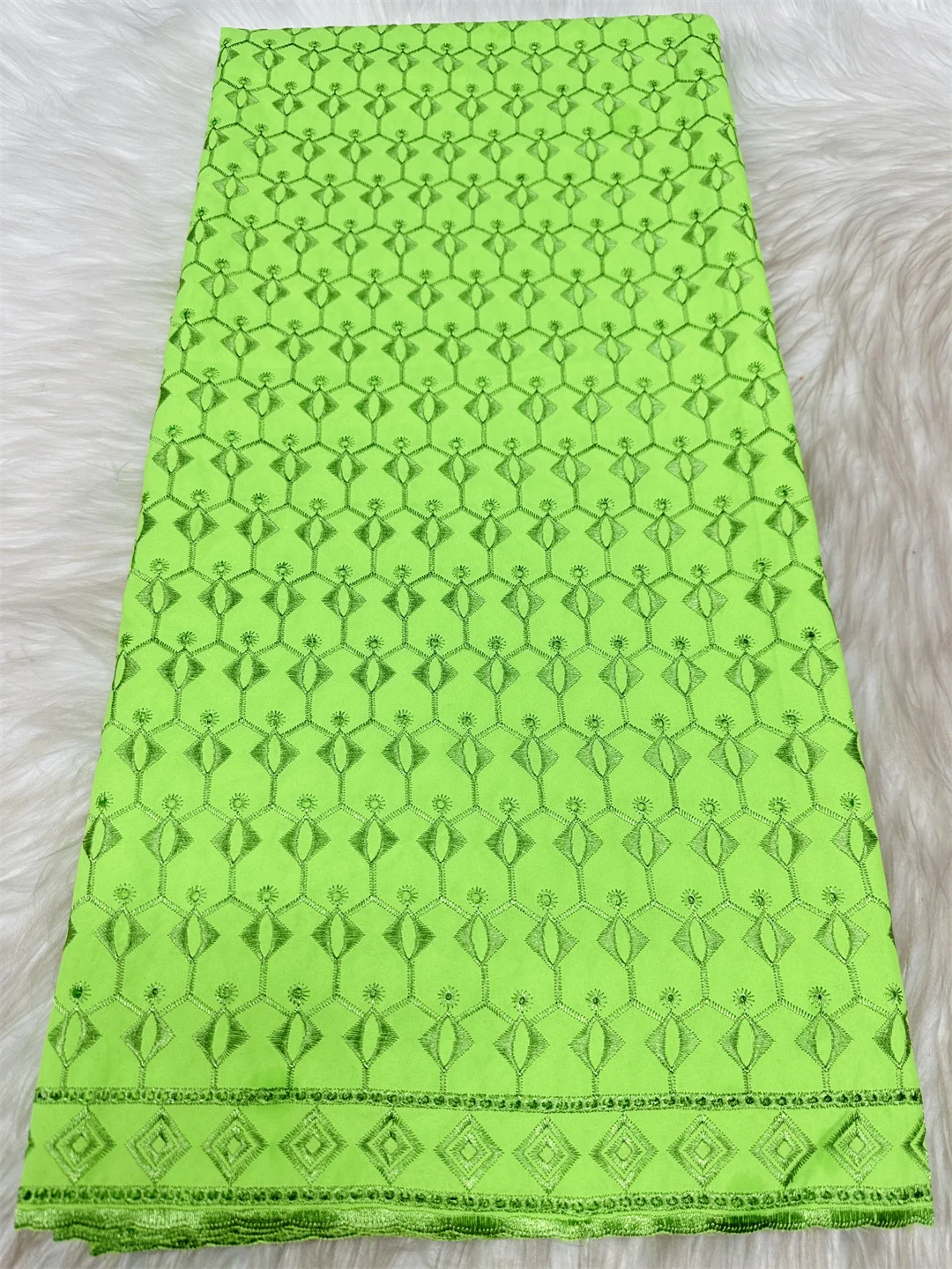 High Quality Nigerian Embroidery Cotton Lace Fabric 5 Yards Dubai Swiss Voile Lace Fabric 2026 African Dress for Women Sewing
High Quality Nigerian Embroidery Cotton Lace Fabric 5 Yards Dubai Swiss Voile Lace Fabric 2026 African Dress for Women Sewing