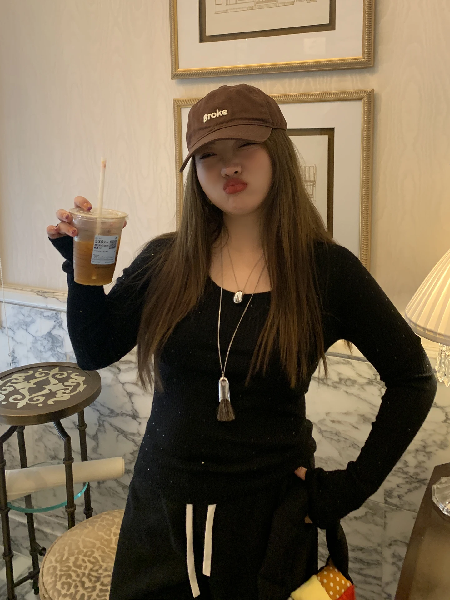 Женский облегающий трикотажный топ с круглым вырезом, базовый слой, большие размеры, осень-зима, новинка, украшенный золотыми стразами
Женский облегающий трикотажный топ с круглым вырезом, базовый слой, большие размеры, осень-зима, новинка, украшенный золотыми стразами