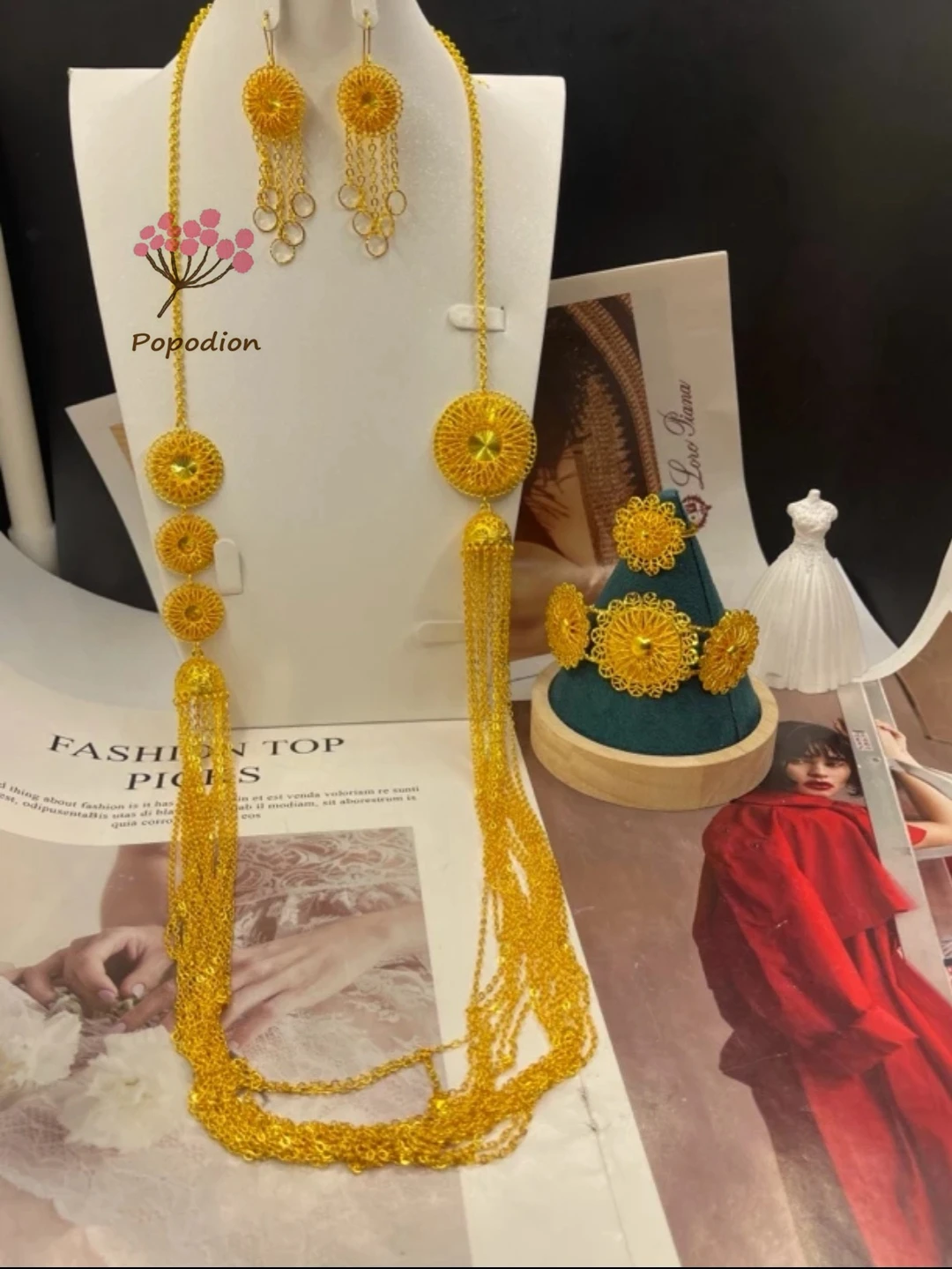 Dubai New 24K Gold Plated Necklace, Earrings, Rings, Bracelets, Gifts for Women's Friends, Wedding Party Jewelry Set DD10613
Dubai New 24K Gold Plated Necklace, Earrings, Rings, Bracelets, Gifts for Women's Friends, Wedding Party Jewelry Set DD10613