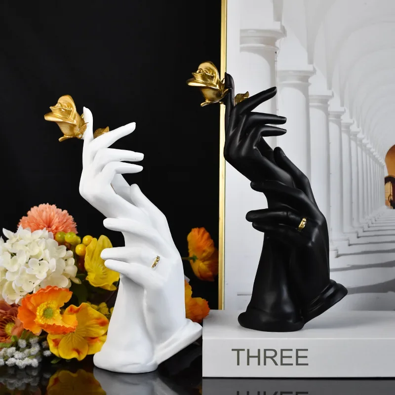 NORTHEUINS Resin Hand Model Valentine's Day Gift Holding Rose Figurines Home Living Room Bedroom Decor Collection Objects Lover
NORTHEUINS Resin Hand Model Valentine's Day Gift Holding Rose Figurines Home Living Room Bedroom Decor Collection Objects Lover