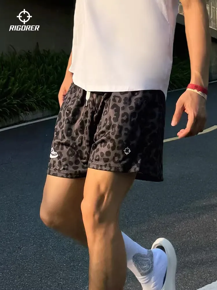 Шорты RIGORER, новые летние мужские быстросохнущие дышащие баскетбольные спортивные шорты для бега, брюки с леопардовым принтом и четырьмя точками
Шорты RIGORER, новые летние мужские быстросохнущие дышащие баскетбольные спортивные шорты для бега, брюки с леопардовым принтом и четырьмя точками
