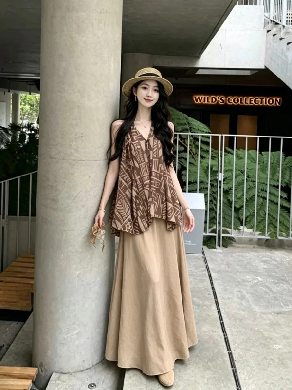 Fashionable Summer Vacation Style V-Neck Printed Tank Top High Waist Flared Skirt Two-Piece Set Women's Slimming Ensemble
Fashionable Summer Vacation Style V-Neck Printed Tank Top High Waist Flared Skirt Two-Piece Set Women's Slimming Ensemble