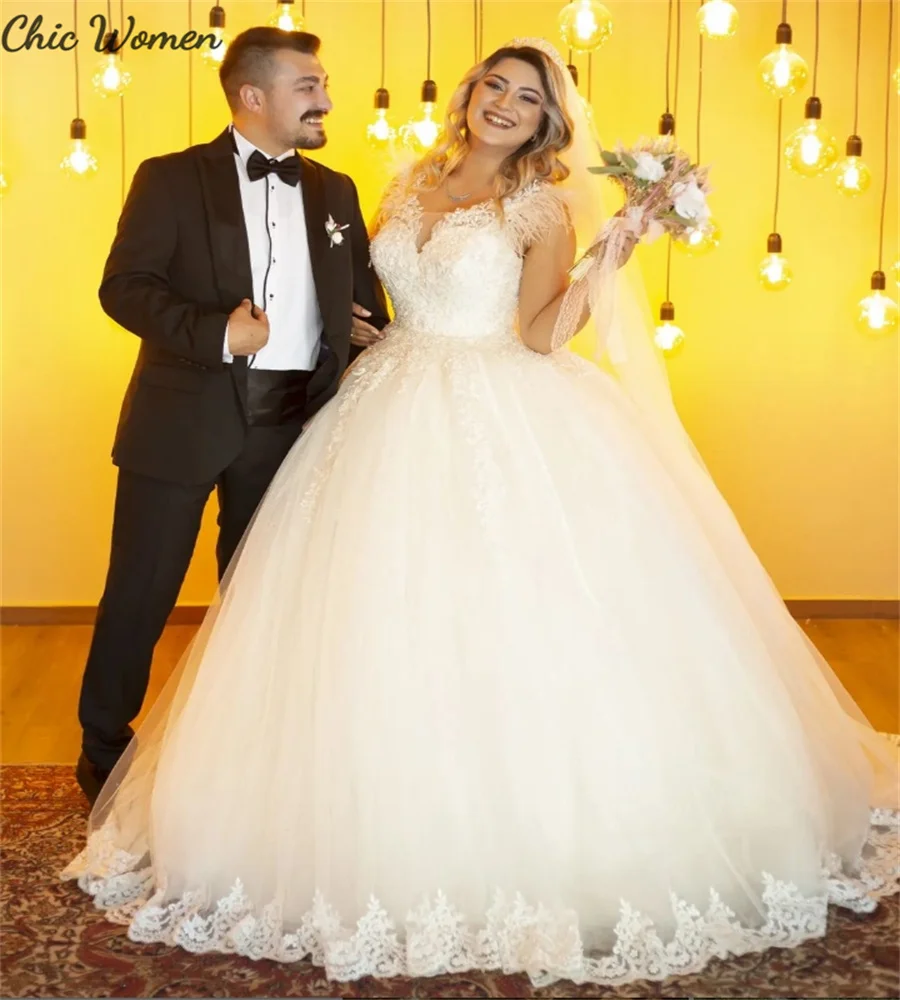 Beautiful Ball Gown Lace Wedding Dresses With Feather Elegant Appliques Lace Garden Country Bride Dress Gorgeous Tulle Bridal
Beautiful Ball Gown Lace Wedding Dresses With Feather Elegant Appliques Lace Garden Country Bride Dress Gorgeous Tulle Bridal