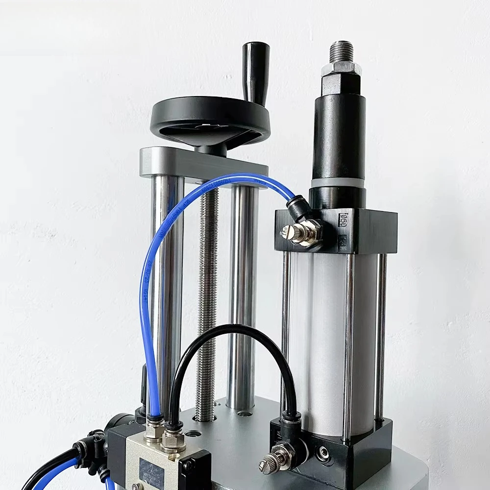 Perfume collar ring pneumatic press 17mm middle collar sealing machine
Perfume collar ring pneumatic press 17mm middle collar sealing machine