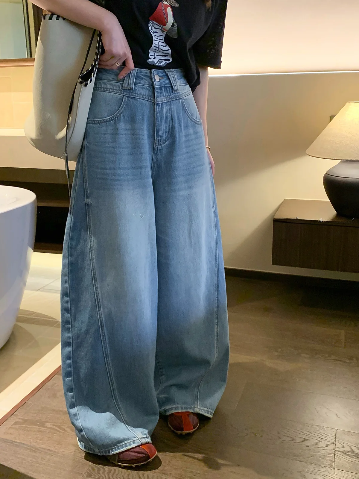 High Waist Wide Leg Blue Washed Denim Jeans Women's Summer New Love Devil Fish Loose Fit Floor-Length Trousers
High Waist Wide Leg Blue Washed Denim Jeans Women's Summer New Love Devil Fish Loose Fit Floor-Length Trousers