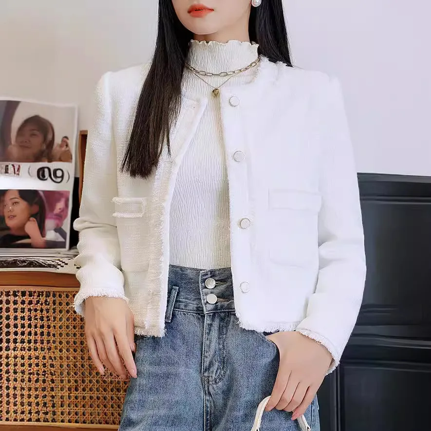 Temperament short top women's 2024 autumn and winter new color matching pocket round neck white small fragrant woolen coat
Temperament short top women's 2024 autumn and winter new color matching pocket round neck white small fragrant woolen coat