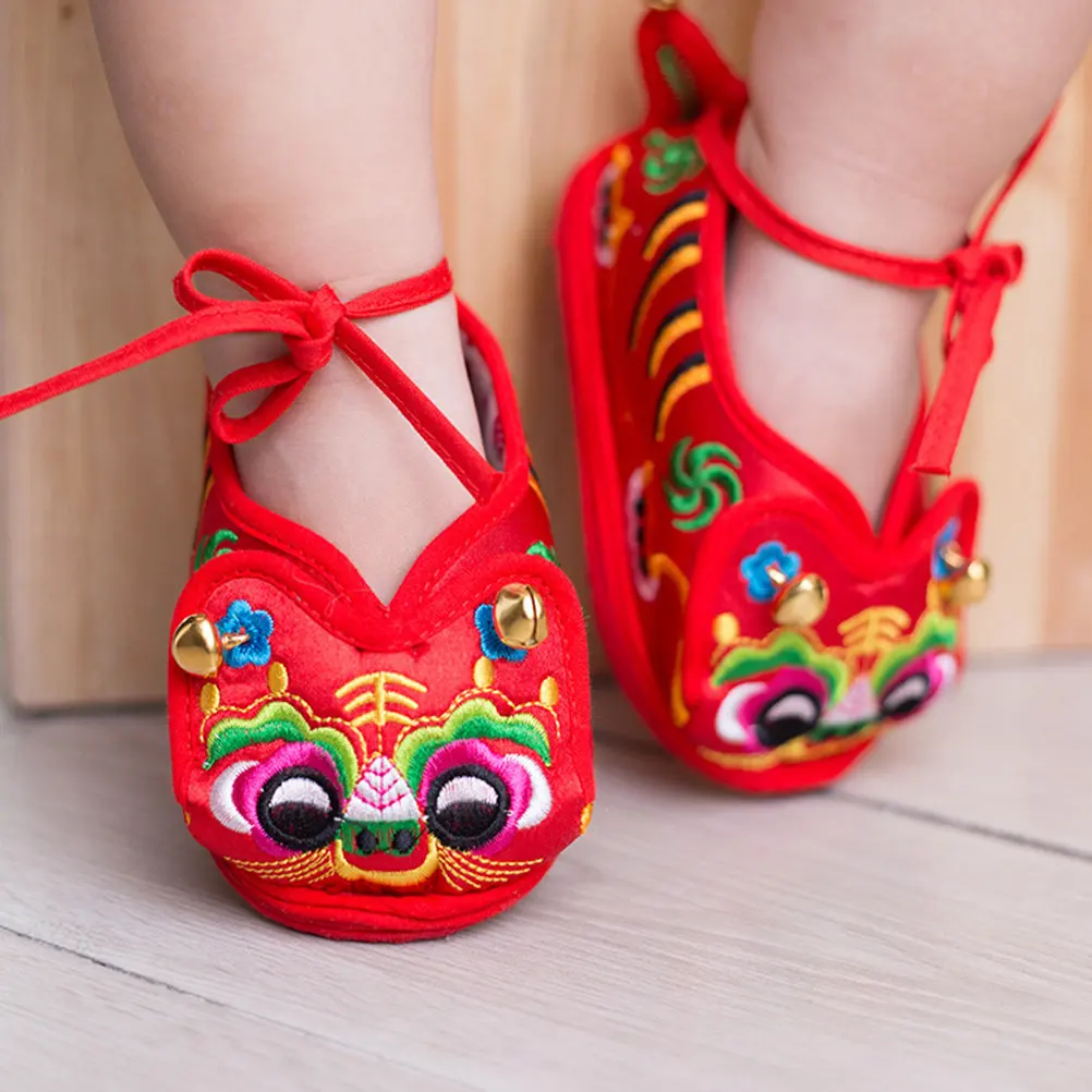 1Pair Cute Tiger Head Shoes Handmade Silk Infant Walking Shoes Warm Comfortable Soles for Toddlers Learning to Walk Bell
1Pair Cute Tiger Head Shoes Handmade Silk Infant Walking Shoes Warm Comfortable Soles for Toddlers Learning to Walk Bell