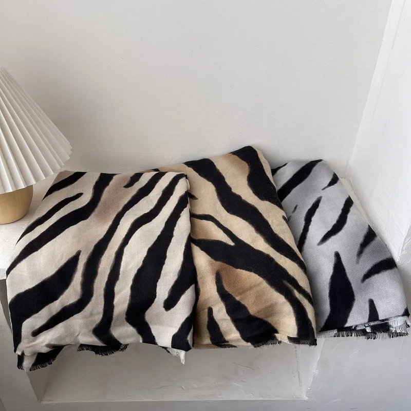 Zebra Pattern Skin-friendly Velvet Scarf Women's Long Double-sided Thick Warm Neck Warmer Autumn Winter Fashion Accessory
Zebra Pattern Skin-friendly Velvet Scarf Women's Long Double-sided Thick Warm Neck Warmer Autumn Winter Fashion Accessory