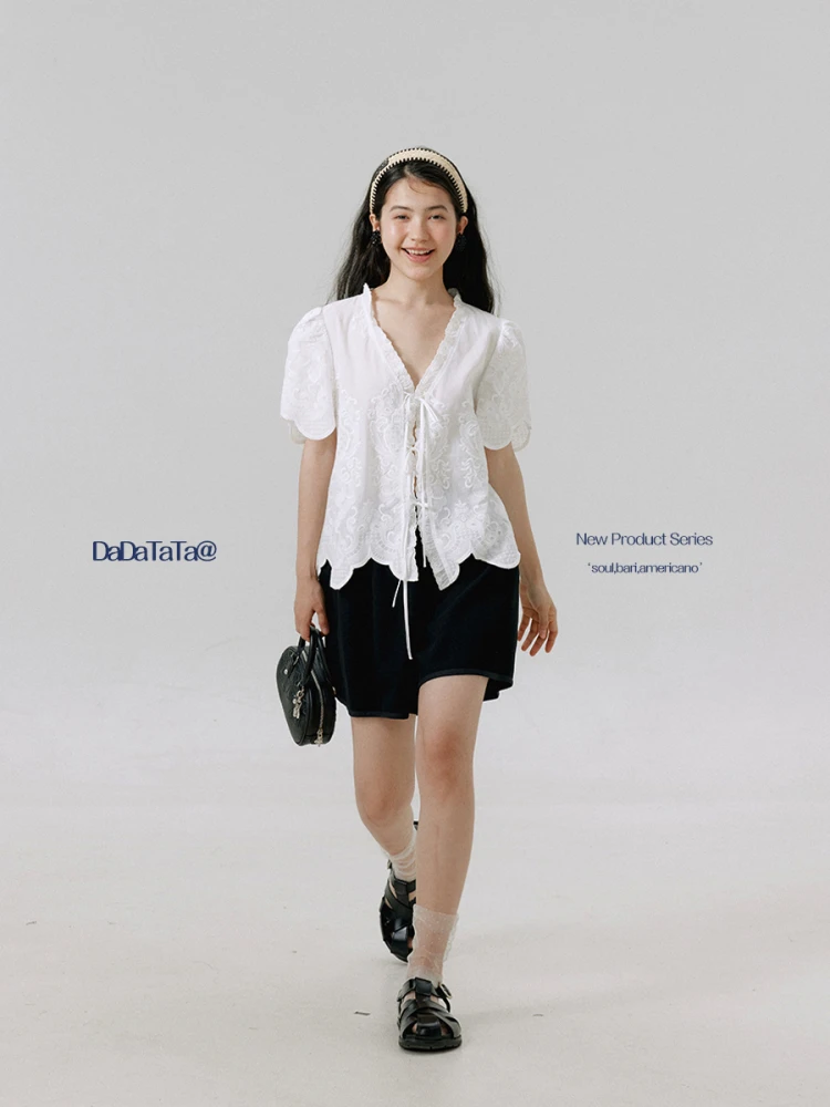 Женский летний топ JGGU Crystal Label DTA с вышивкой, V-образным вырезом и рукавами-фонариками, 100% хлопок
Женский летний топ JGGU Crystal Label DTA с вышивкой, V-образным вырезом и рукавами-фонариками, 100% хлопок