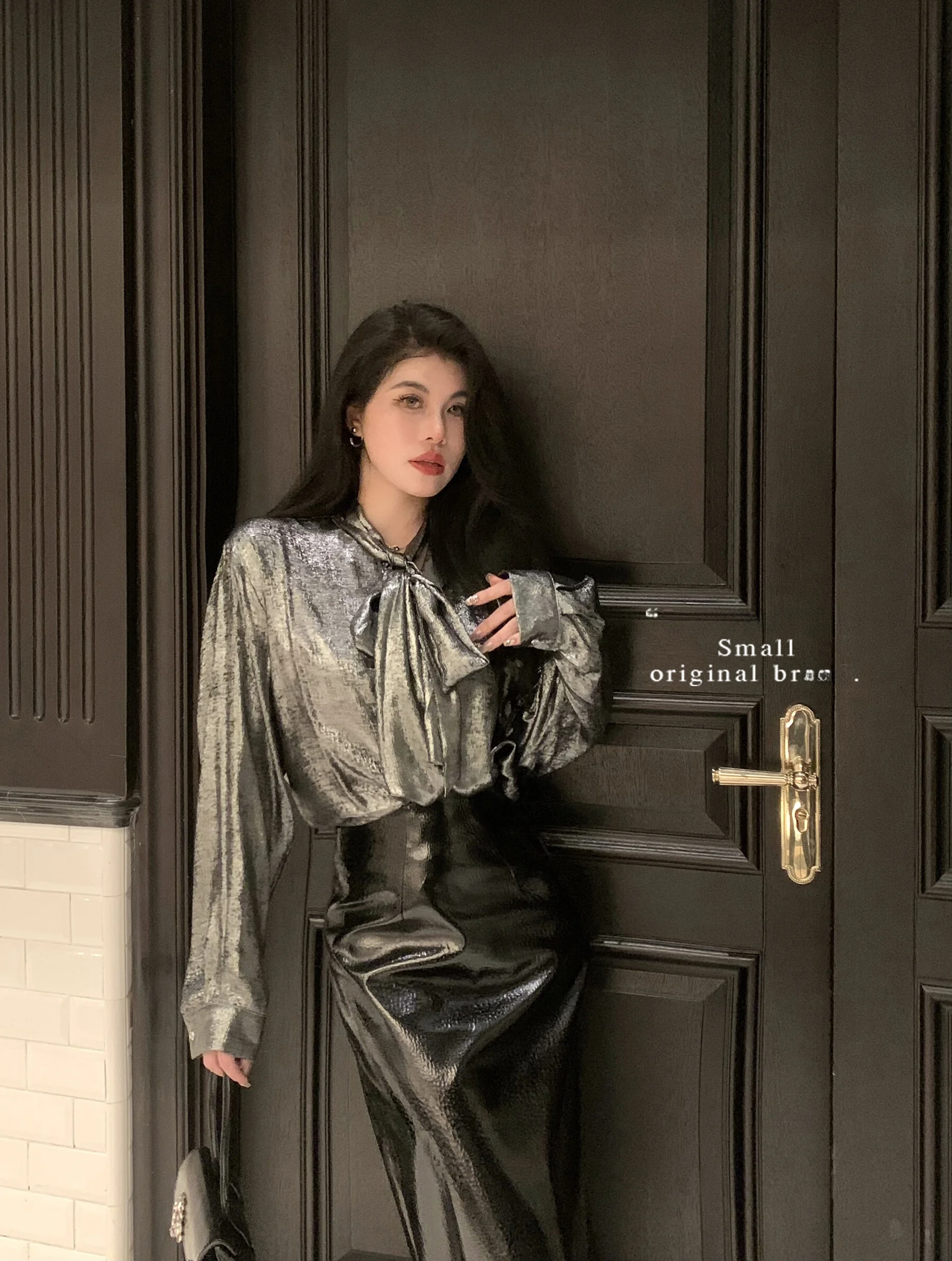 LuvMuse Moonlit Ele Silver Emed Metal Feel Loose Casual irt for Women Commute Sle Long Sve Comfort Fit
LuvMuse Moonlit Ele Silver Emed Metal Feel Loose Casual irt for Women Commute Sle Long Sve Comfort Fit