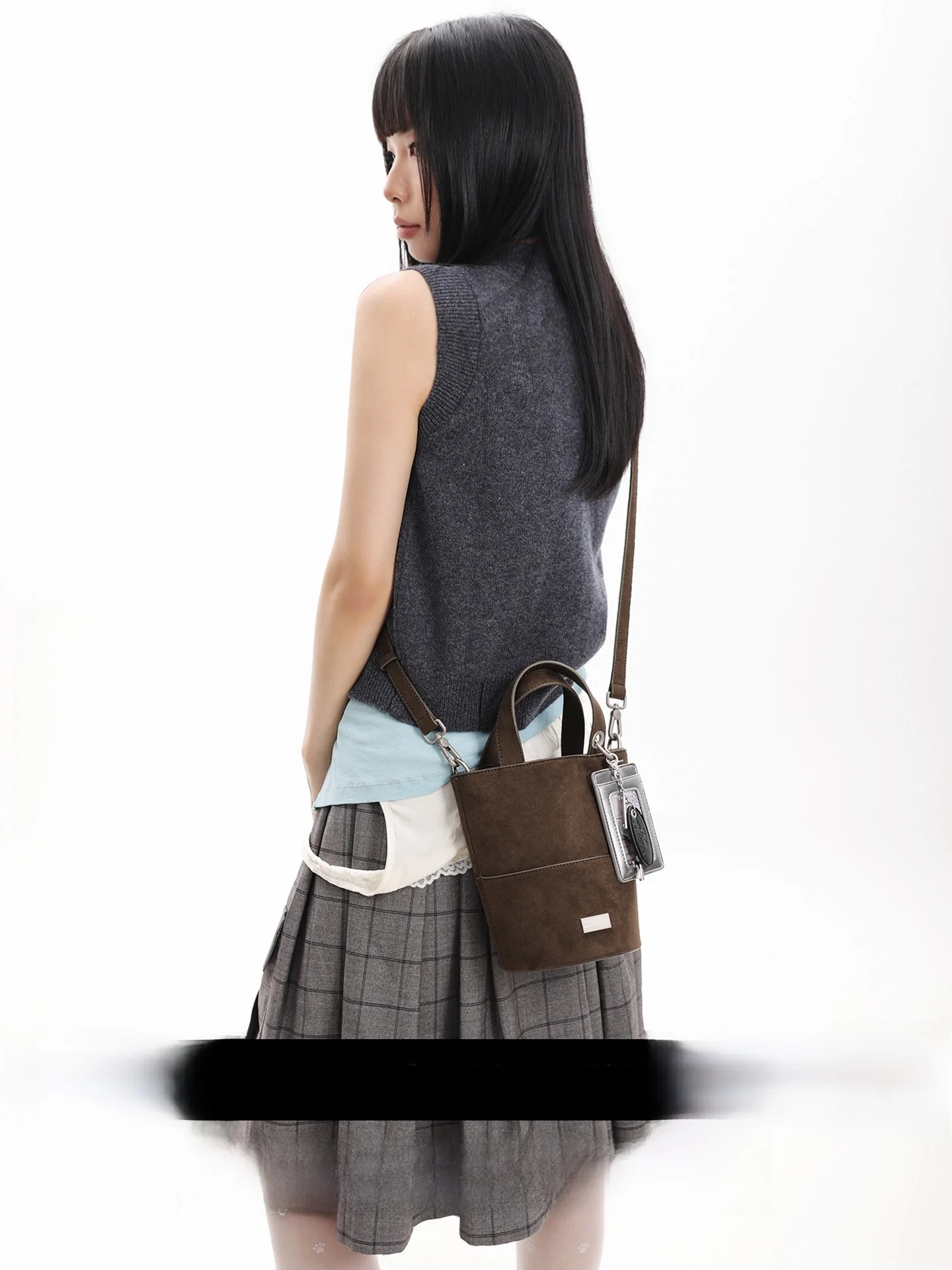 Spring Summer New Arrival JANDRESS Suede Bucket Bag with Hanging Decoration Handbag Shoulder Bag Crossbody Bag for Youth
Spring Summer New Arrival JANDRESS Suede Bucket Bag with Hanging Decoration Handbag Shoulder Bag Crossbody Bag for Youth