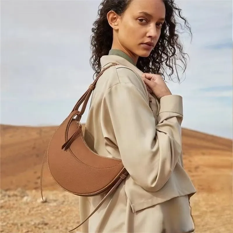 European and American women's crescent shaped bag, saddle bag, fashionable and versatile single shoulder bag
European and American women's crescent shaped bag, saddle bag, fashionable and versatile single shoulder bag
