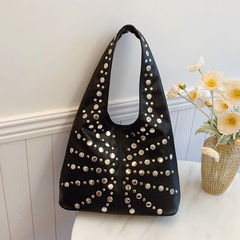 Black Sequined Shoulder Bags Punk Style Rivet Casual Totes Large Capacity PU Leather Vintage Bags Fashion Female Packages
Black Sequined Shoulder Bags Punk Style Rivet Casual Totes Large Capacity PU Leather Vintage Bags Fashion Female Packages