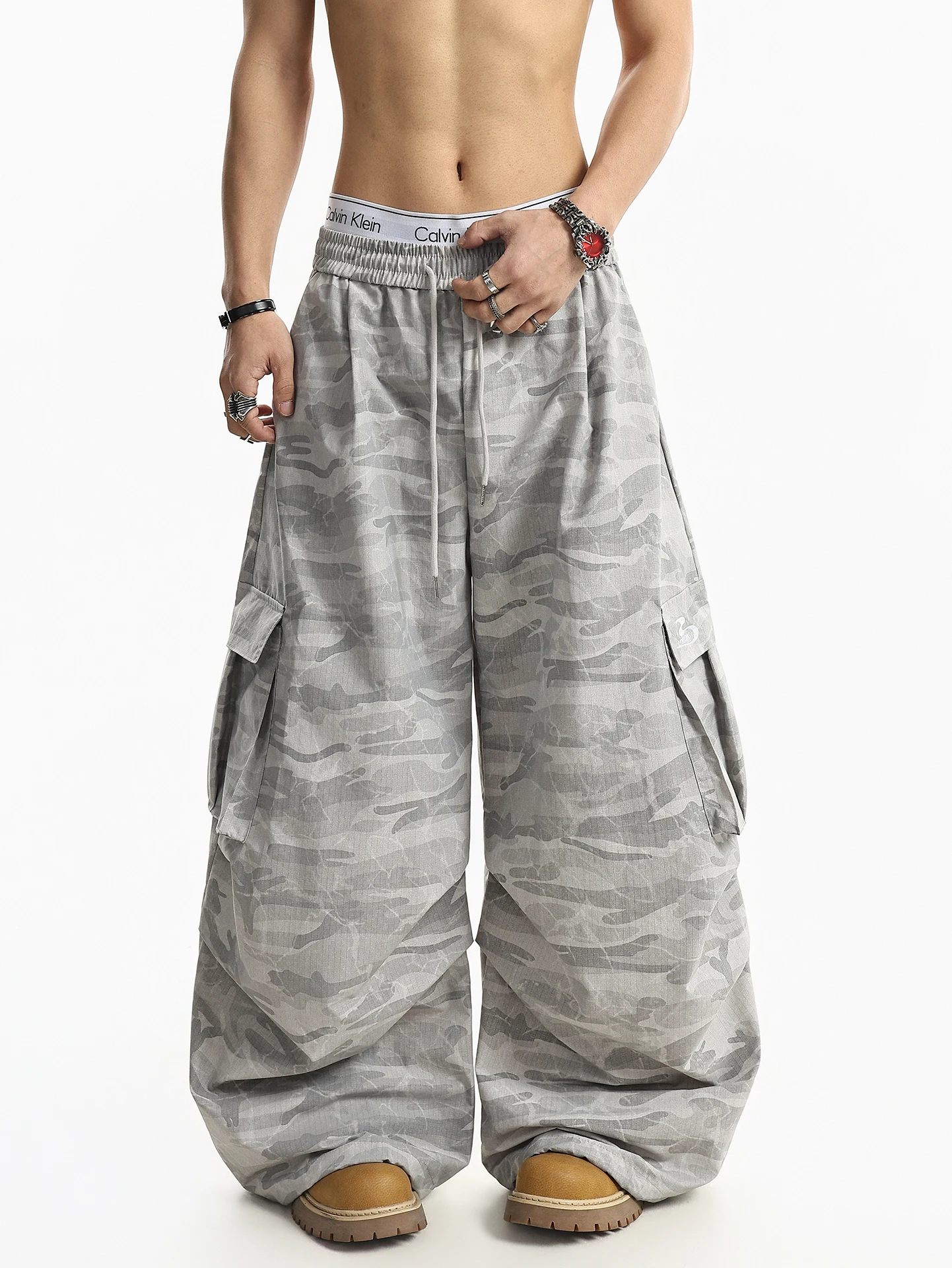BETEBULE American High Street Retro Camouflage Trendy Loose Wide Leg Paratrooper Workwear Casual Pants Men Summer
BETEBULE American High Street Retro Camouflage Trendy Loose Wide Leg Paratrooper Workwear Casual Pants Men Summer