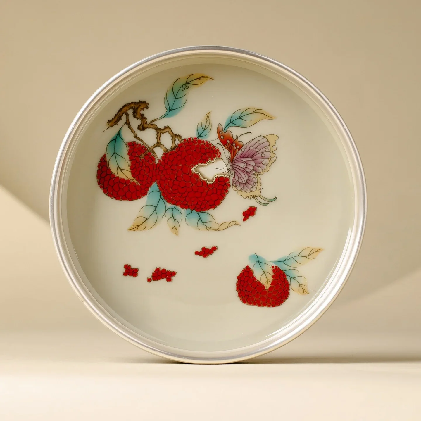 Hand-plated 999 Silver Butterfly Around Dan Li Pot Bearing Coaster Tray High-end Chinese Refreshment Tray Dry Bubble Table Gift
Hand-plated 999 Silver Butterfly Around Dan Li Pot Bearing Coaster Tray High-end Chinese Refreshment Tray Dry Bubble Table Gift