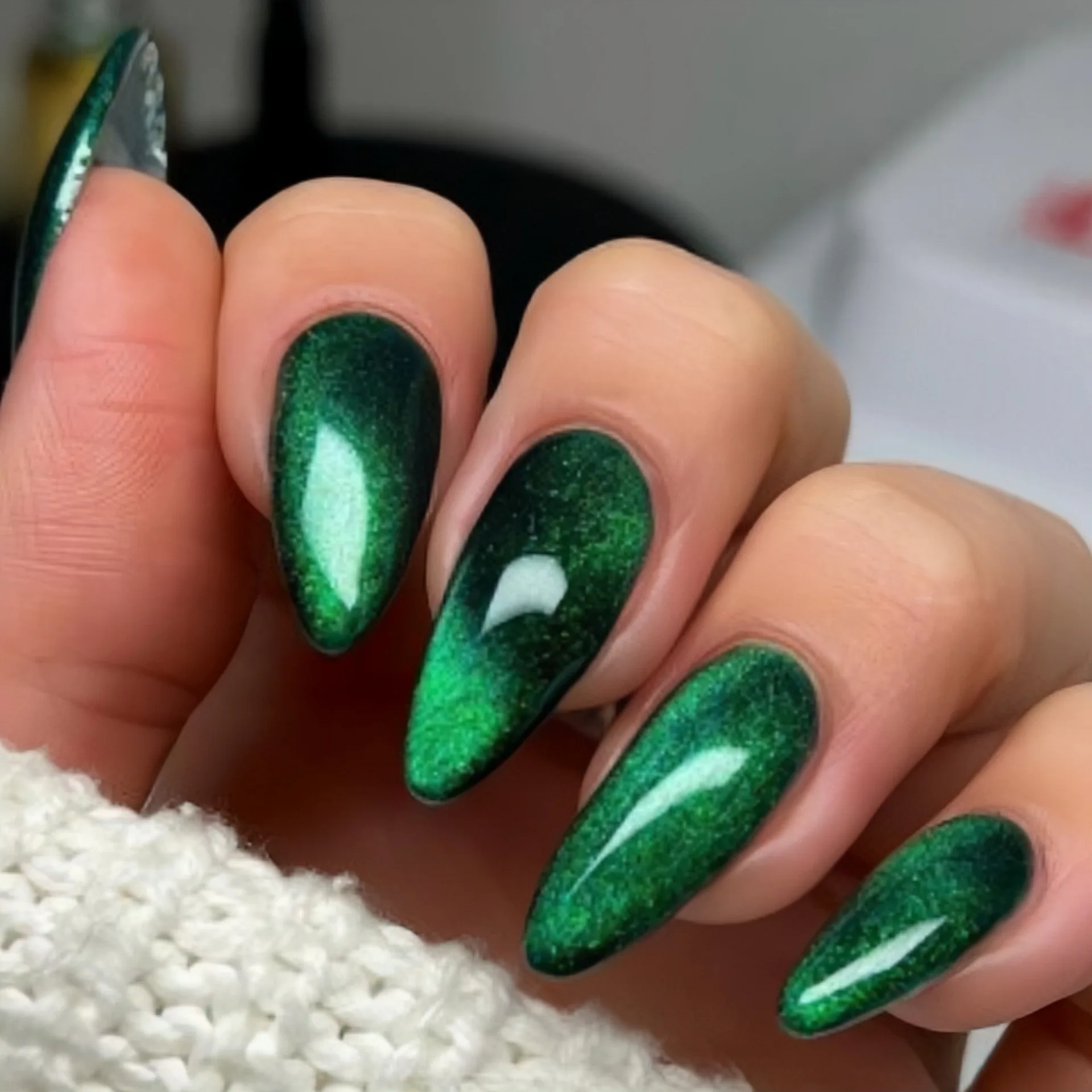 24 deep green cat eye pressure nails with brighter luster, long almond fake nails suitable for women, ideal for daily casual and unisex outfit matching
24 deep green cat eye pressure nails with brighter luster, long almond fake nails suitable for women, ideal for daily casual and unisex outfit matching