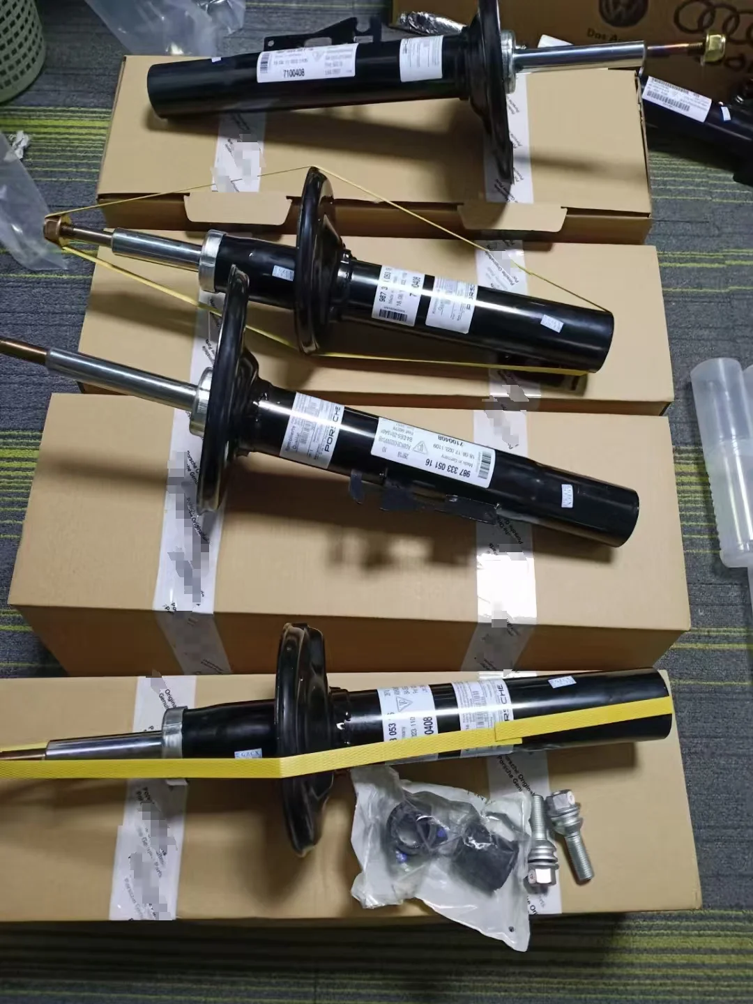 OEM New 1pcs Front Rear Shock Absorbers Without ADS For Porsche Cayman 987C Boxster S 987
OEM New 1pcs Front Rear Shock Absorbers Without ADS For Porsche Cayman 987C Boxster S 987