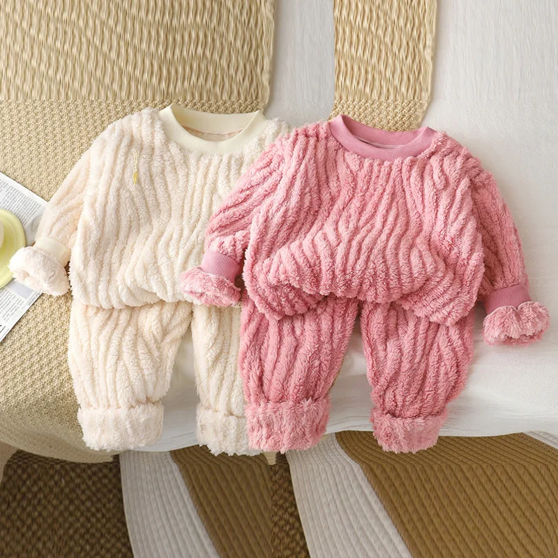 Бархатные комплекты для мальчиков и девочек, утепленный зимний теплый костюм, детский свитшот + штаны, комплект из 2 предметов, новая детская осенняя повседневная одежда
Бархатные комплекты для мальчиков и девочек, утепленный зимний теплый костюм, детский свитшот + штаны, комплект из 2 предметов, новая детская осенняя повседневная одежда