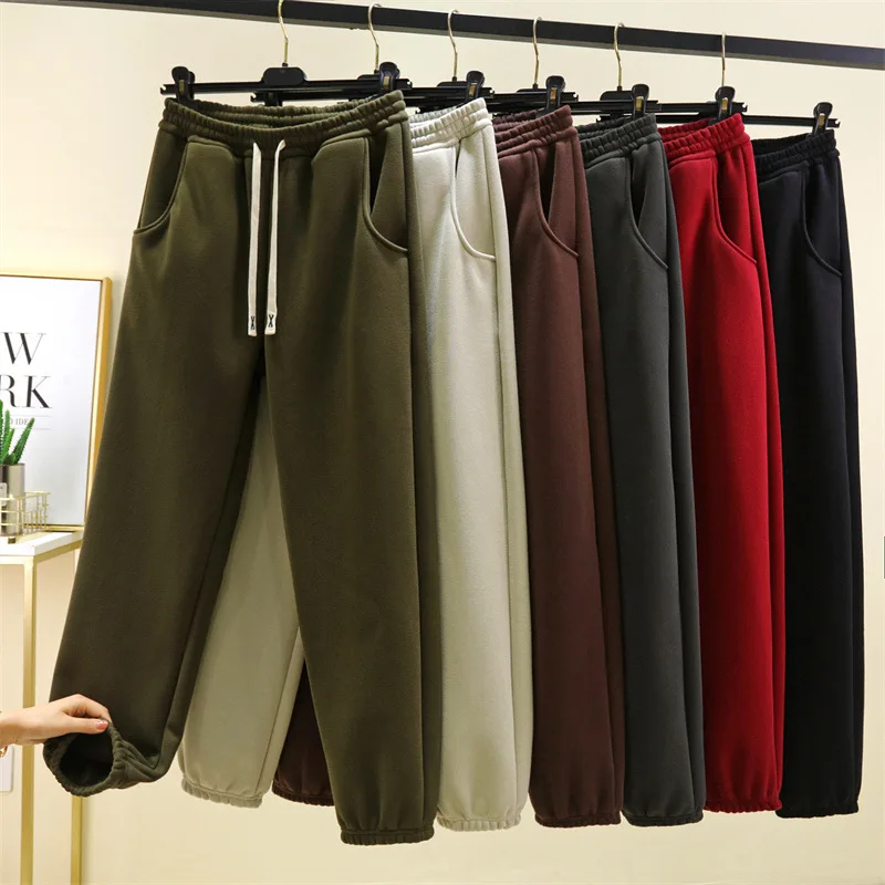 Женские брюки на флисовой подкладке, осенне-зимние спортивные брюки с манжетами, утепленные, свободного кроя, больших размеров, теплые, длиной до щиколотки
Женские брюки на флисовой подкладке, осенне-зимние спортивные брюки с манжетами, утепленные, свободного кроя, больших размеров, теплые, длиной до щиколотки