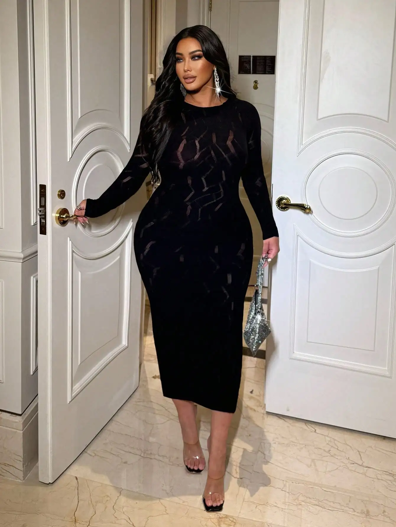 Женское облегающее платье миди больших размеров с длинными рукавами и прозрачным геометрическим узором
Женское облегающее платье миди больших размеров с длинными рукавами и прозрачным геометрическим узором