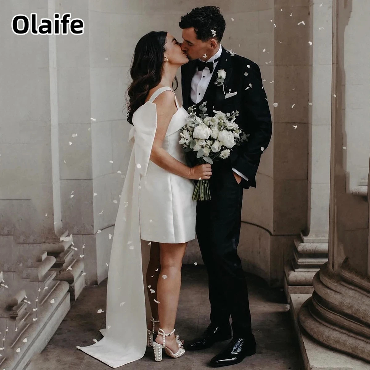 Olaife Straight Square Neck Thick Straps Mini Puff Bridal Gowns Bell Skirt Fold Over Neckline Removable Satin Bow Train Wedding
Olaife Straight Square Neck Thick Straps Mini Puff Bridal Gowns Bell Skirt Fold Over Neckline Removable Satin Bow Train Wedding