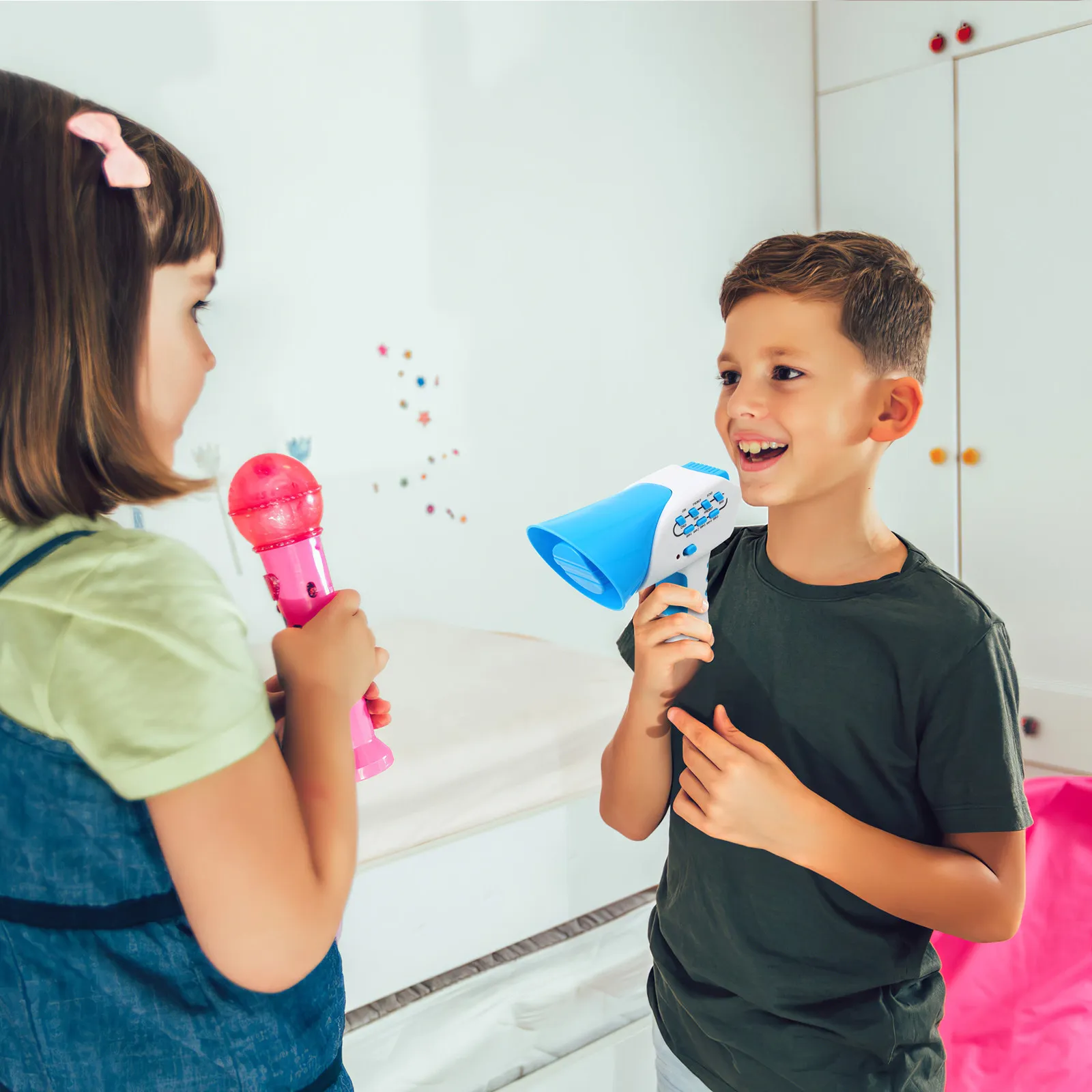 1Pcs Voice Changer Plastic Party Prank Megaphone Clear Sound Halloween Cosplay Kids Fun Three Modes Boys Girls Style
1Pcs Voice Changer Plastic Party Prank Megaphone Clear Sound Halloween Cosplay Kids Fun Three Modes Boys Girls Style