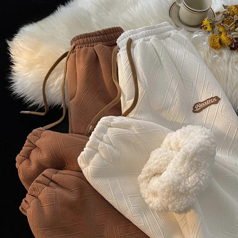 Lamb Velvet Winter Thiened Warm Casual Pants American High-End Feeling Cuffed Sports Pants Men's Loose Fit Youth Active Sle
Lamb Velvet Winter Thiened Warm Casual Pants American High-End Feeling Cuffed Sports Pants Men's Loose Fit Youth Active Sle