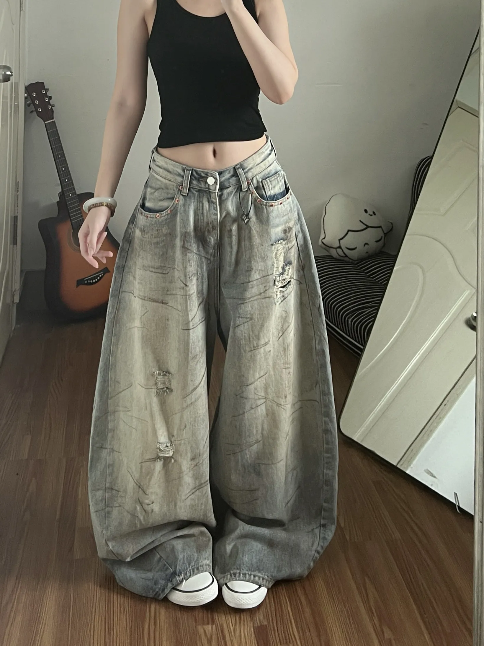 Rustic Style Men Women High Waist Loose Fit Jeans Knife Tear Worn out Denim Summer New Arrival Slimming Wide Leg Pants
Rustic Style Men Women High Waist Loose Fit Jeans Knife Tear Worn out Denim Summer New Arrival Slimming Wide Leg Pants