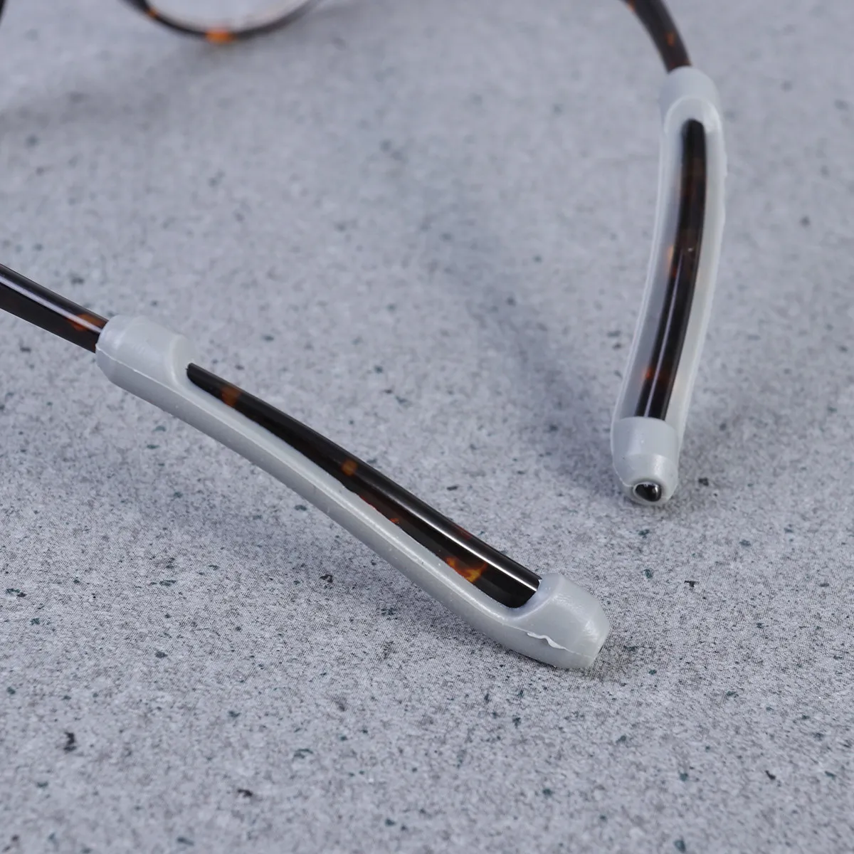 5Pairs Non Slip Eyewear Grips Comfortable Silicone Ear Hooks for Glasses Sunglasses All Ages Unisex Use Gray Eyeglasses Leg
5Pairs Non Slip Eyewear Grips Comfortable Silicone Ear Hooks for Glasses Sunglasses All Ages Unisex Use Gray Eyeglasses Leg