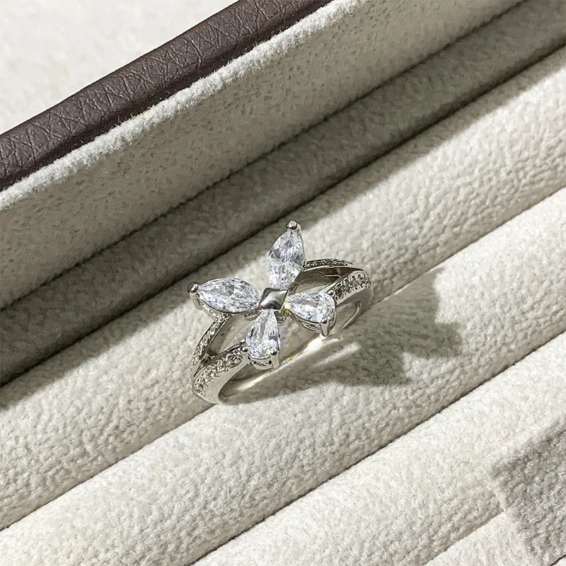 Moissanite Classic Butterfly Ring, Advanced Exquisite Fashion Design, Versatile Ring, Women's Birthday Gift
Moissanite Classic Butterfly Ring, Advanced Exquisite Fashion Design, Versatile Ring, Women's Birthday Gift